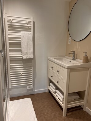 Hair dryer, towels - Appartement en Mezzanine (A5 (Angoulême)