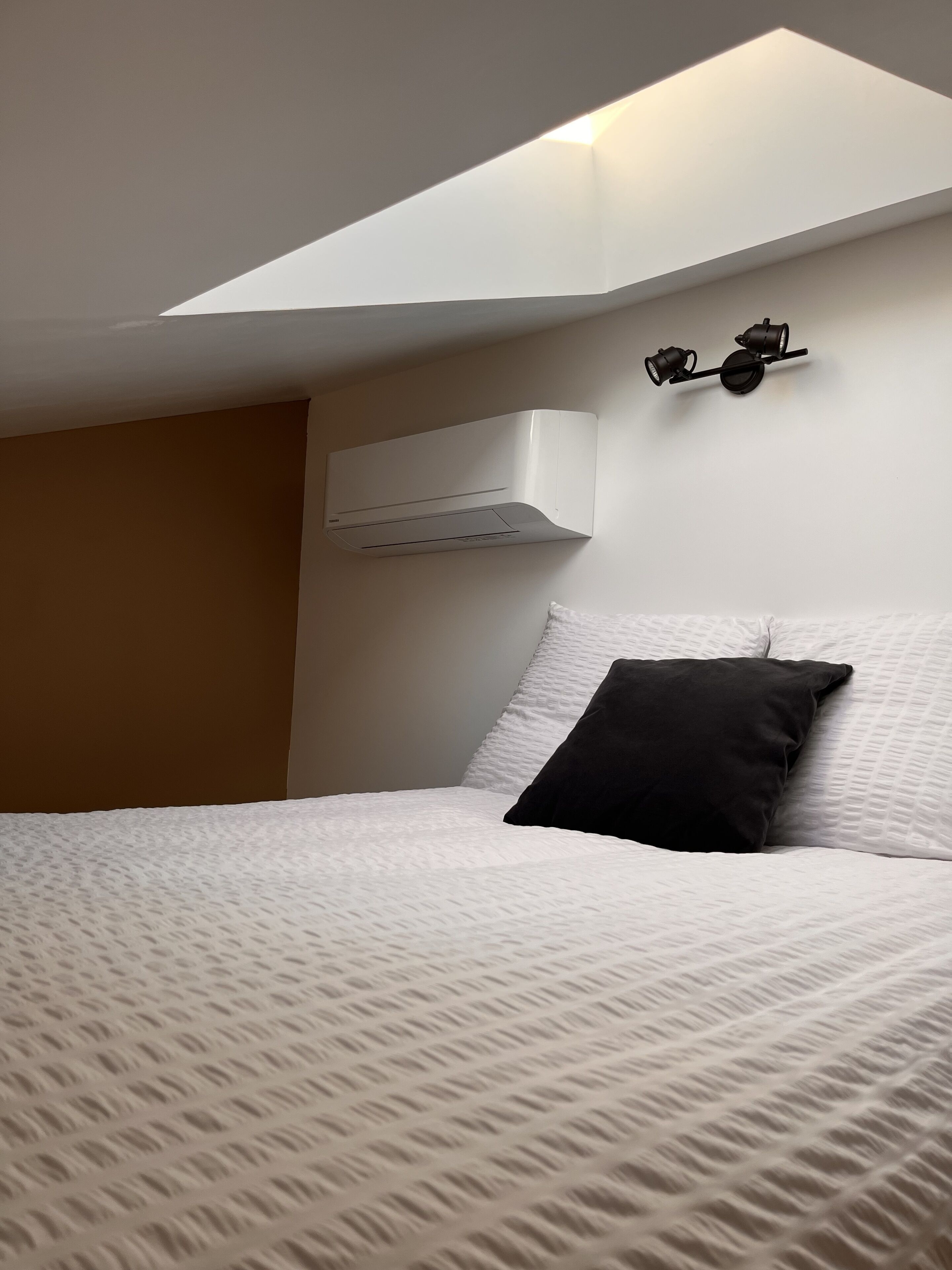 1 camera, Wi-Fi, lenzuola