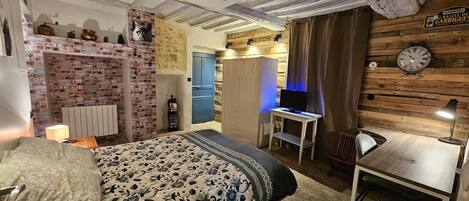 4 chambres, fer et planche à repasser, Wi-Fi gratuit, draps fournis