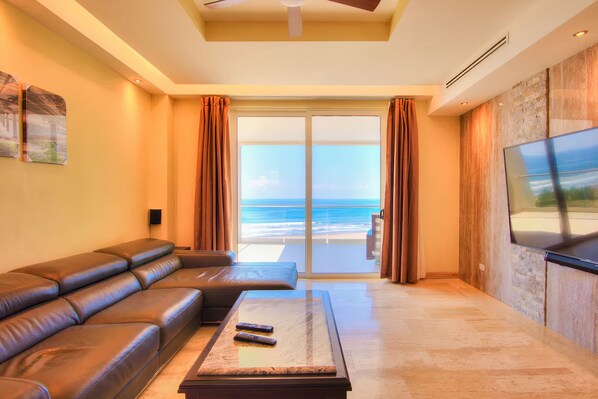 65-英寸纯平电视（配备有线频道）、Netflix、流媒体服务