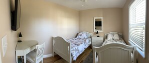 2 bedrooms, desk, iron/ironing board, free WiFi