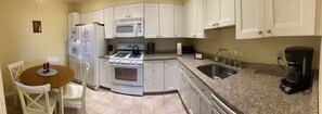 Fridge, microwave, oven, stovetop - Angel’s place few short blocks to the beach (Cape May)