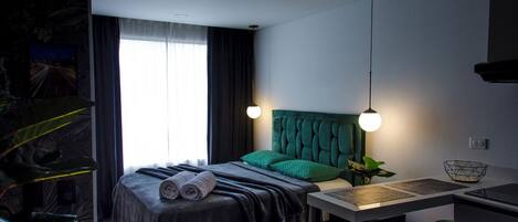 1 bedroom, in-room safe, desk, iron/ironing board