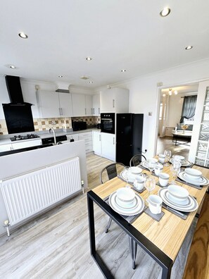Dining - Family home in a quiet location and close to M2 and all routes (Walderslade)