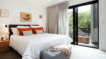 4 slaapkamers, een bureau, een strijkplank/strijkijzer, gratis wifi