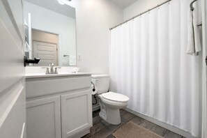 Haartrockner, Handtücher, Toilettenpapier