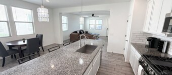 Modern Home Pool / Fire Pit / Near Lake / Stadium