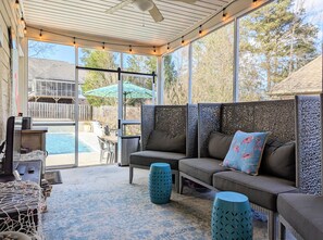 Living area - 5 Bedroom Masters Rental with Pool and River Access (Evans)