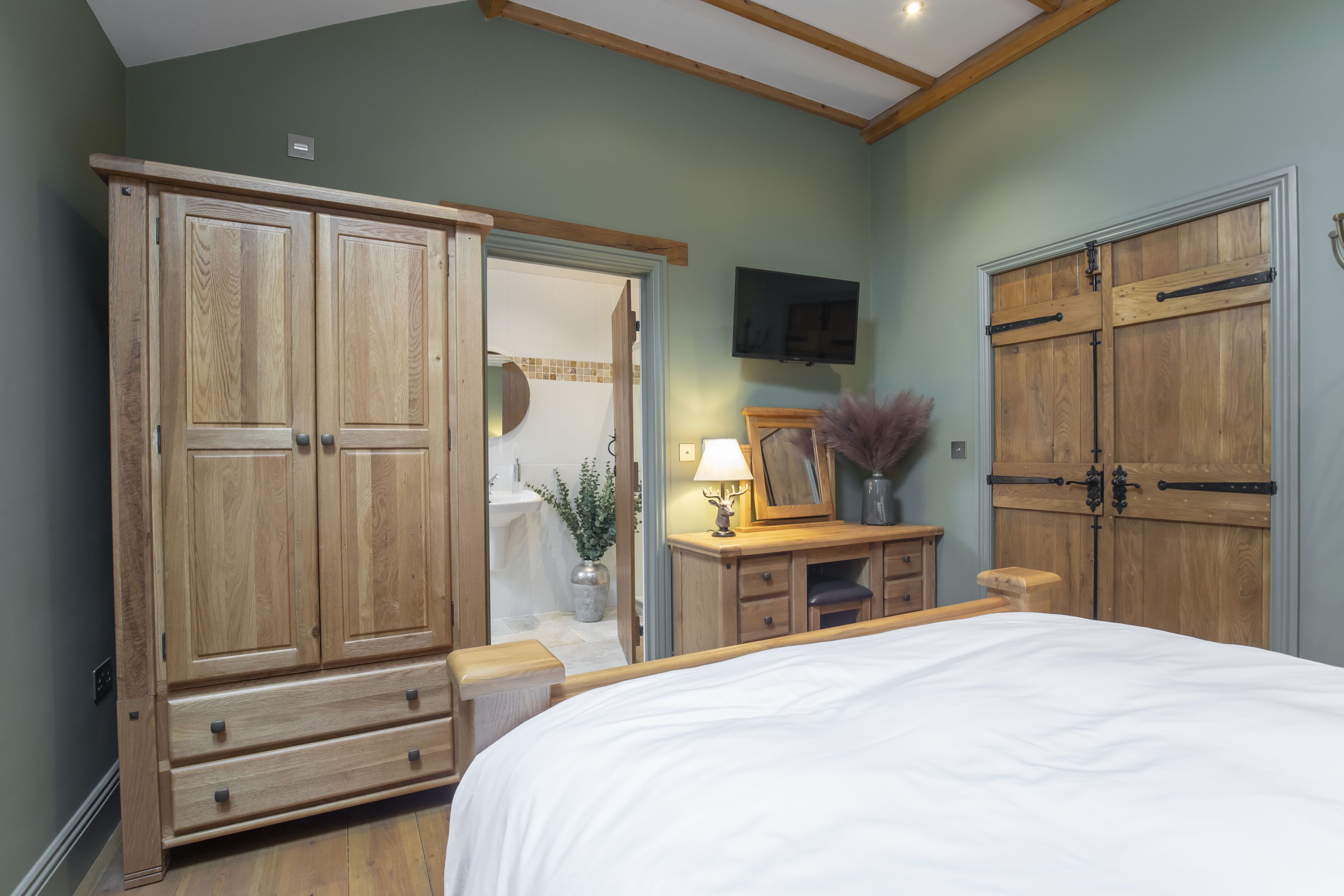 Superior Room, 1 Queen Bed, Refrigerator