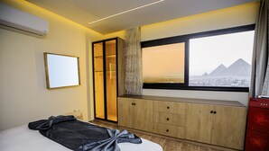 Kamar Double Deluks | Meja kerja, kedap suara, Wi-Fi gratis, dan didekorasi berbeda-beda