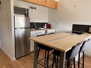 Fridge, microwave, dishwasher, coffee/tea maker - Duplex Cosy (Angoulême)