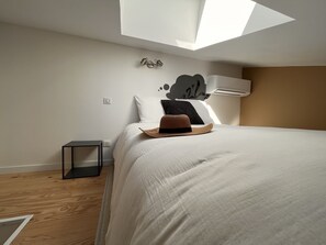 1 bedroom, WiFi, bed sheets - Duplex Cosy (Angoulême)