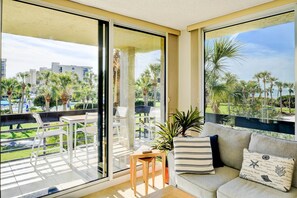 Smart TV, stereo - Beach and Pool View 2 Bedroom Condo (Longboat Key)
