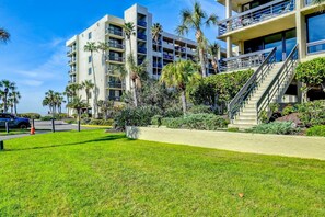 Exterior - Beach and Pool View 2 Bedroom Condo (Longboat Key)