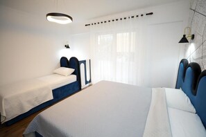 2 bedrooms, desk, iron/ironing board, WiFi