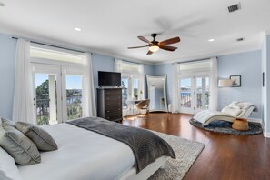 4 bedrooms, desk, iron/ironing board, travel cot - 4BR, Golf Cart incl., Hot Tub - close to the beach (Santa Rosa Beach)