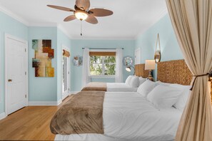 4 habitaciones, escritorio y tabla de planchar con plancha