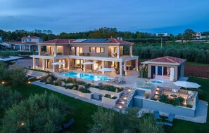 Exterior - Beautiful home in Kastelir with sauna (Kastelir)