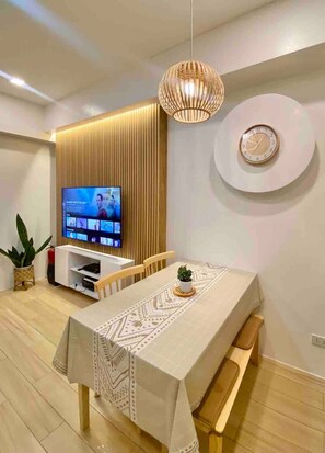 Dining - Condo in GMA Quezon City w/ Videoke & Parking (Quezon City)