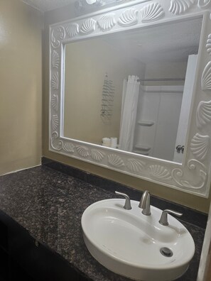 Bathroom - Ocean Waves Hotel (Myrtle Beach)
