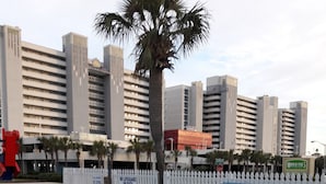 Exterior - Ocean Waves Hotel (Myrtle Beach)