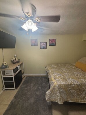 1 chambre, fer et planche à repasser, Wi-Fi gratuit, draps fournis