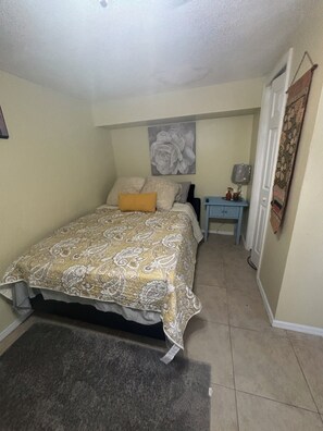 1 chambre, fer et planche à repasser, Wi-Fi gratuit, draps fournis