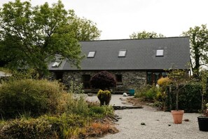 Exterior - A peaceful cottage & garden near Ballydehob (Ballydehob)