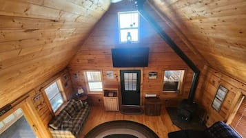 Smart TV, fireplace, DVD player, stereo