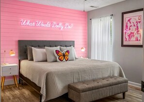 2 Schlafzimmer, Reisekinderbett, kostenloses WLAN, Bettwäsche