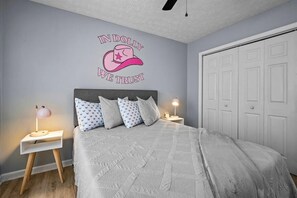 2 habitaciones, cuna de viaje, wifi gratis y ropa de cama