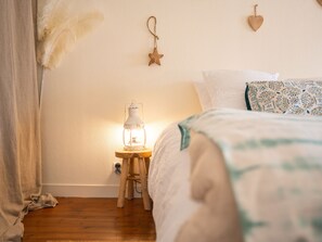 2 bedrooms, iron/ironing board, WiFi