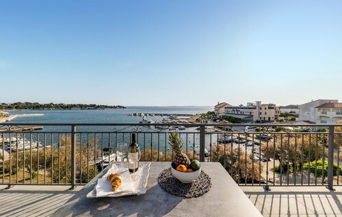 Awesome apartment in Petrcane with WiFi