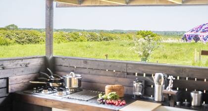 Luxury glamping with hot tub - Valley View Yurt