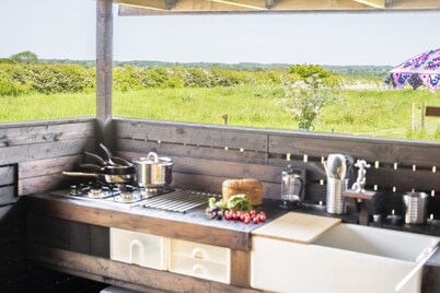 Luxury glamping with hot tub  - Valley View Yurt