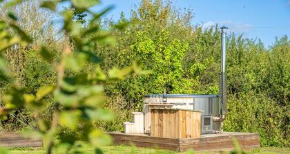 Luxury glamping with hot tub - Valley View Yurt