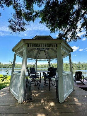Outdoor dining - Private, Beautiful Lake Front Home in Prime Location  (Wetmore)