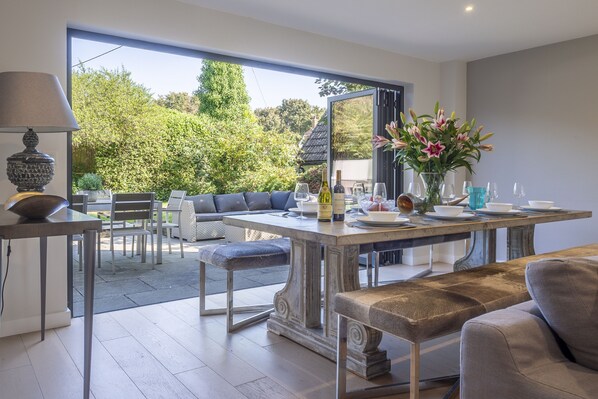 Dining - Luxurious house near beach with hot tub - Mallards (Leiston)