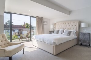 4 bedrooms, iron/ironing board, free WiFi, bed sheets - Luxurious house near beach with hot tub - Mallards (Leiston)