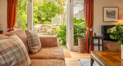 Barn conversion with private pool - Yew Tree Barn