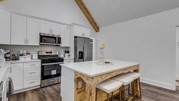 KĂŒhlschrank, Mikrowelle, Ofen, Herdplatte