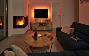 Smart-tv och eldstad