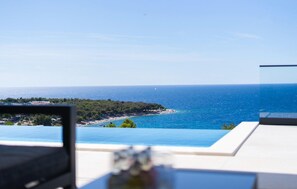 A heated pool - Lovely home in Primosten with sauna (Primosten)