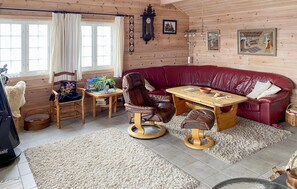 Smart TV, fireplace, DVD player