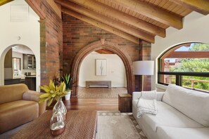 Smart TV, fireplace, ping pong - Stunning Chapel Home with Incredible Views/HotTub (Sedona)