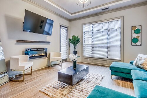 Modern luxury retreat!