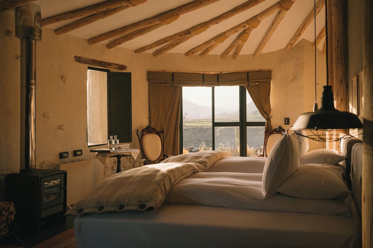 Room (Pirca) | 1 bedroom, hypo-allergenic bedding, in-room safe, individually decorated