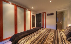 3 chambres, fer et planche à repasser, Wi-Fi gratuit, draps fournis