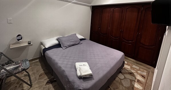 Couette en duvet d'oie, matelas mémoire de forme, bureau