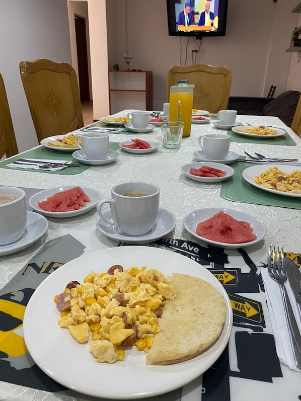 Free local cuisine breakfast on weekdays - Santa Ana Luxury Rentals Belmira (Bogotá)